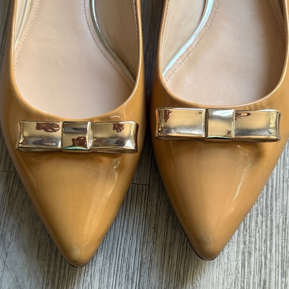 Coach Tan Flats with Gold Detail - Picture 2 of 10